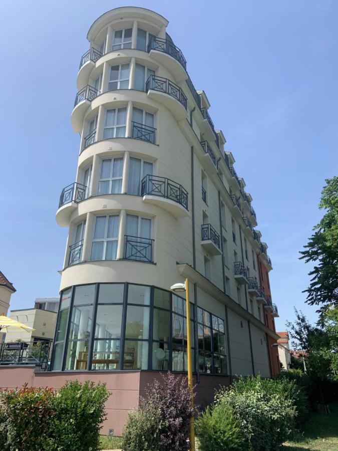 Residhome Neuilly Bords De Marne Exterior photo