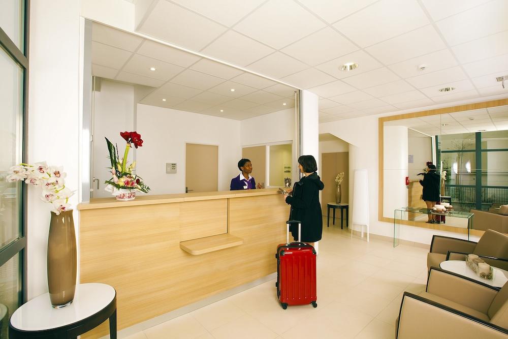 Residhome Neuilly Bords De Marne Exterior photo