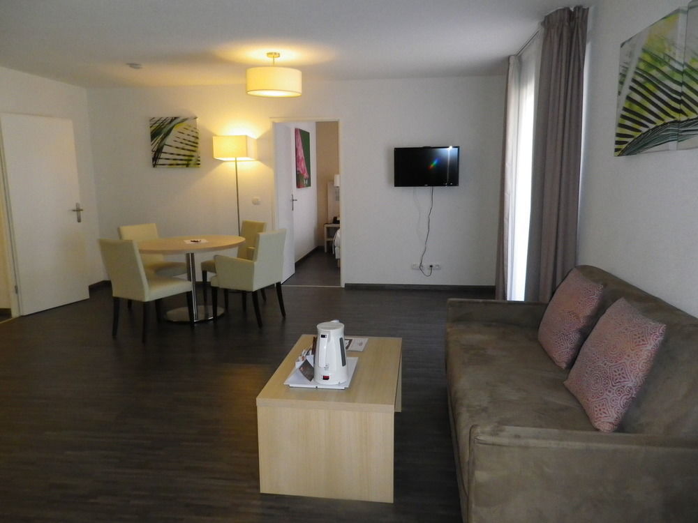 Residhome Neuilly Bords De Marne Exterior photo